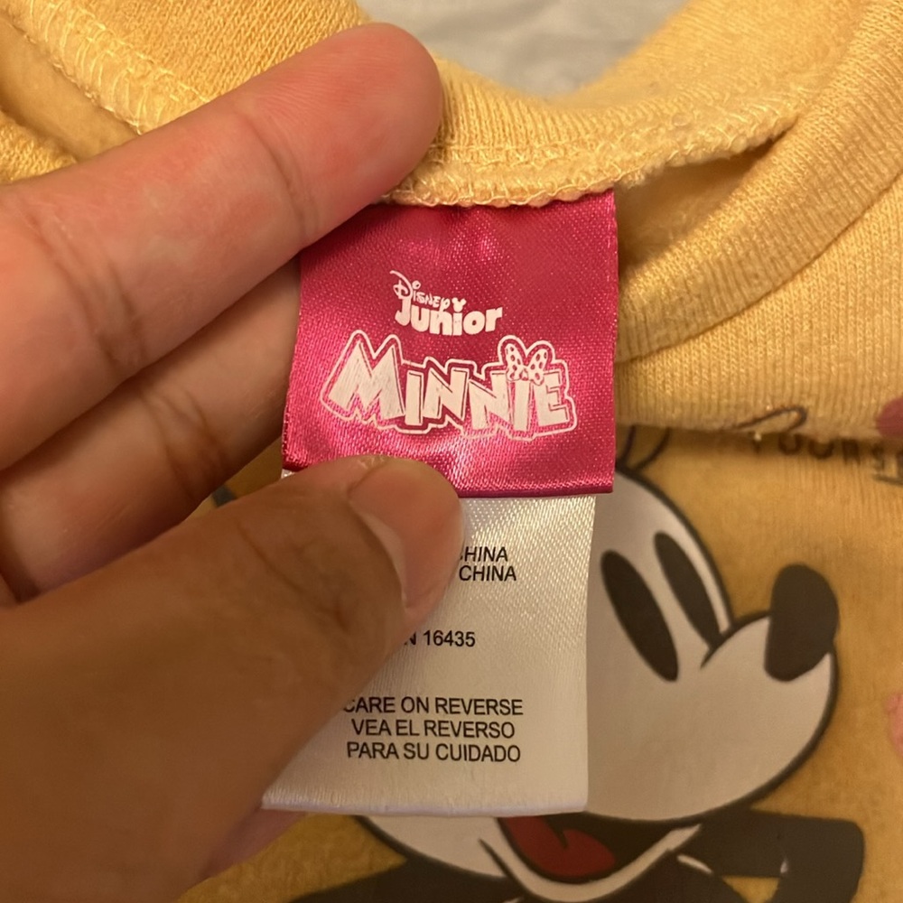 🌸 3/$15 Disney junior Minnie Mouse sweater - Picture 3 of 9